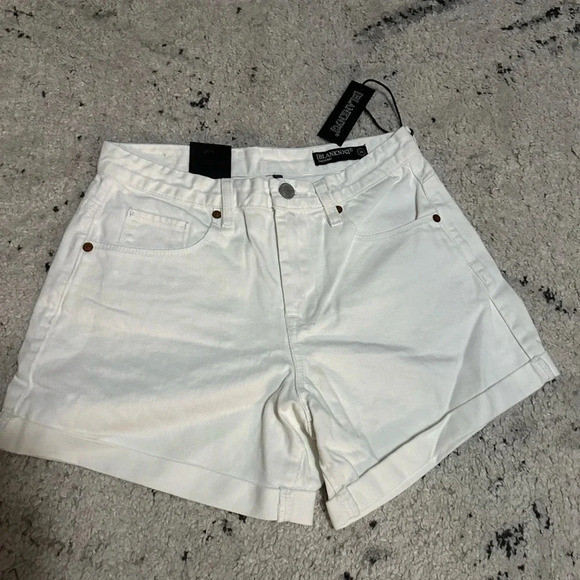 BLANKNYC The Perry - white cuffed shorts. - Picture 2 of 6